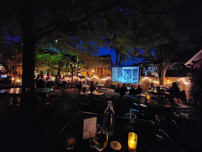 Reynolds Tavern outdoor
Annapolis night life guide